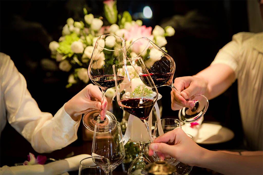 Halong Bay Cruise-Celina of th